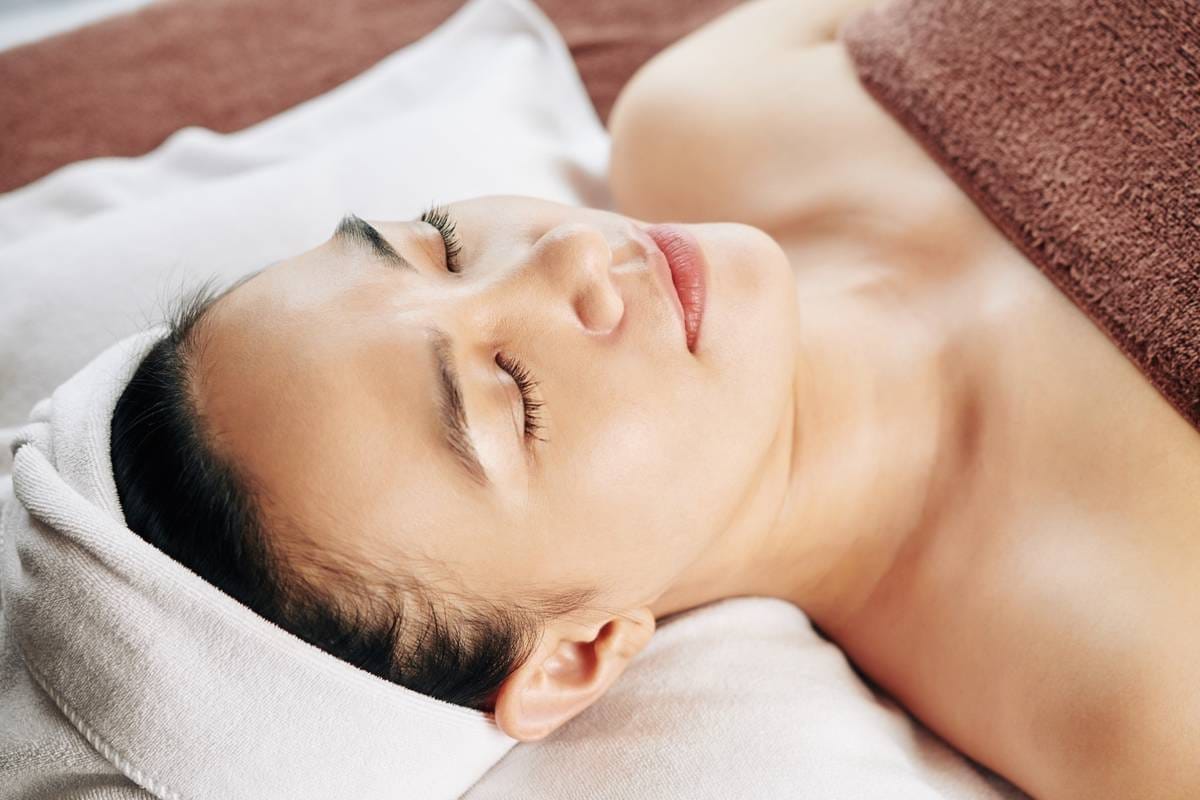 Massage visage Kobido à Arcangues – soin liftant, anti-âge, détente profonde, rituel beauté aux produits bio