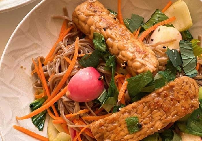 Simple Asian Salad with Tempeh