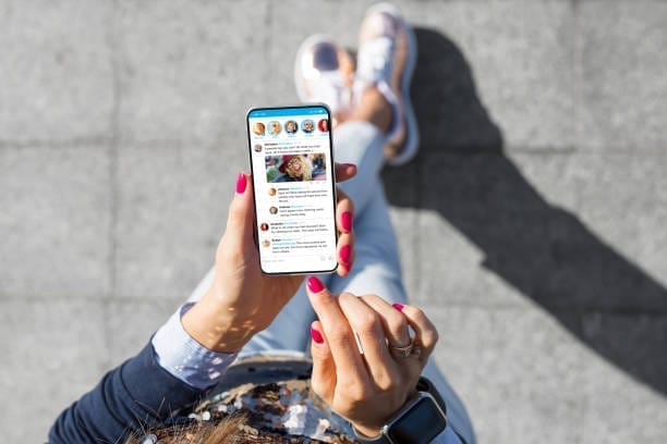 how to curate content, social media feed