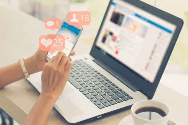 how to curate content, social media feed