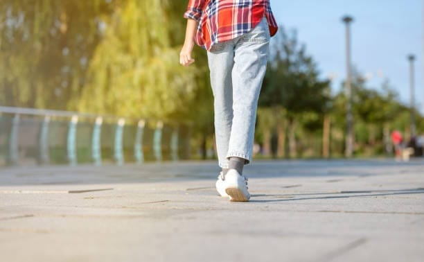 does walking help reduce stress, walking reduce stress, walking for stress relief