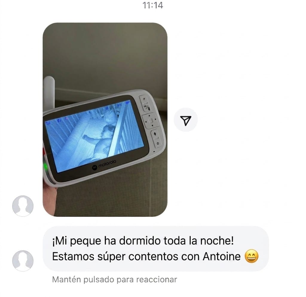 Bebé durmiendo visto en el monitor