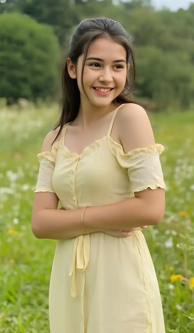 Fresh Face Beautiful Cute Girl Bare Shoulder Dress small Breast accessory on hand black hair