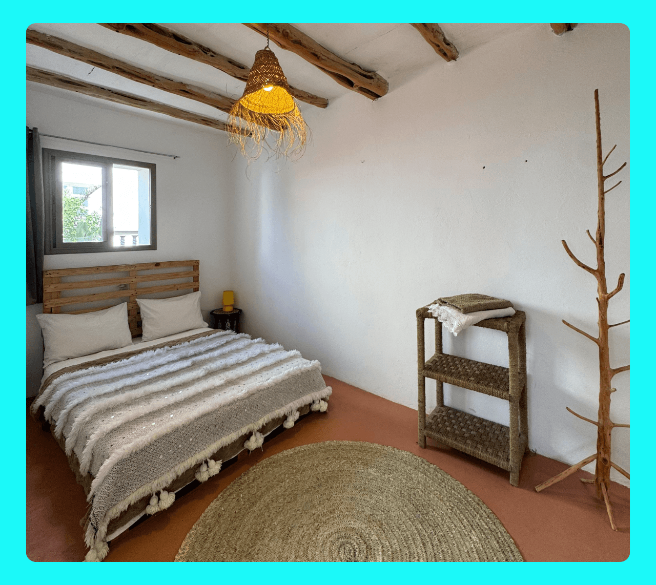 double or twin bed, shared kitchen in surfhouse Maroc