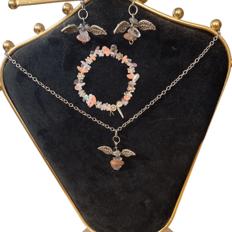 Bijoux de Lithothérapie avec pierres naturelles 20 euros l'unité et 30 euros la parure (collier, bracelet, boucles d'oreilles)