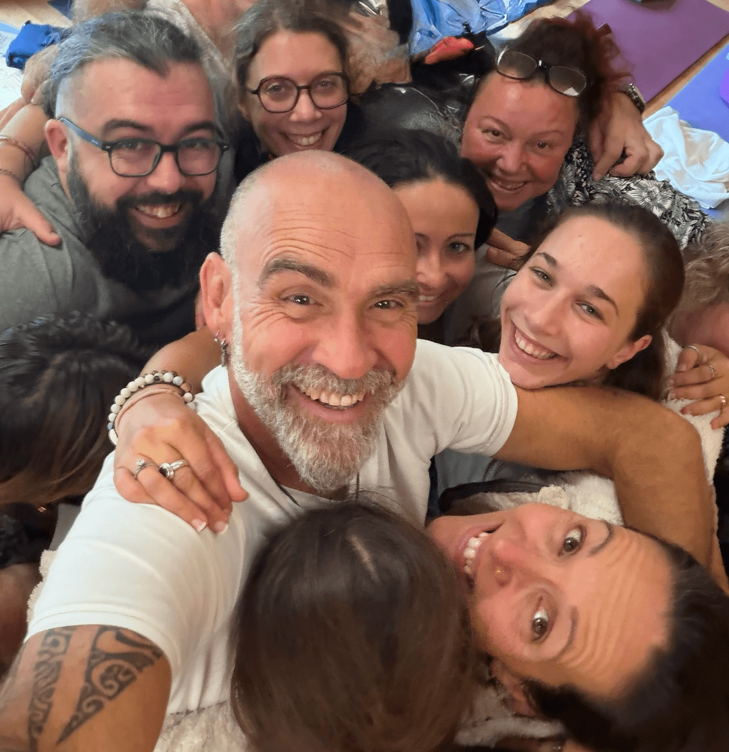 Axel entour&eacute; des membres TTV