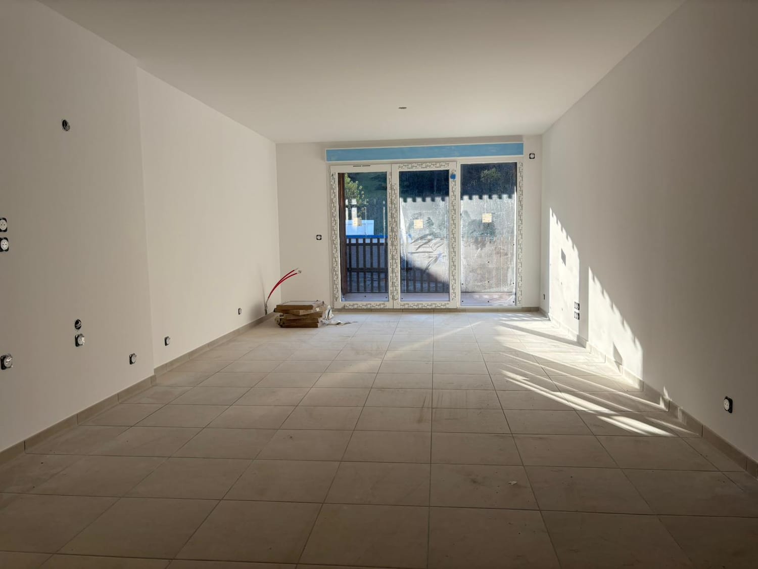 Salon vide avant home staging