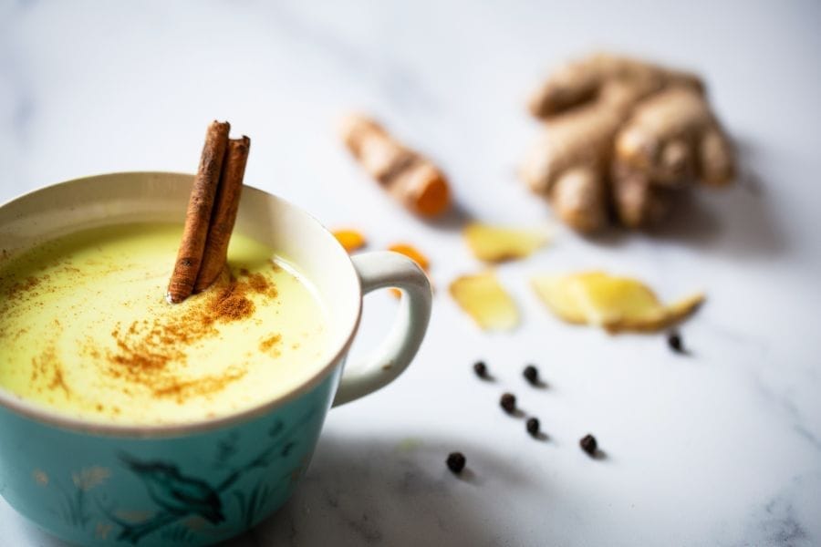 tasse de lait doré, boisson anti-inflammatoire
