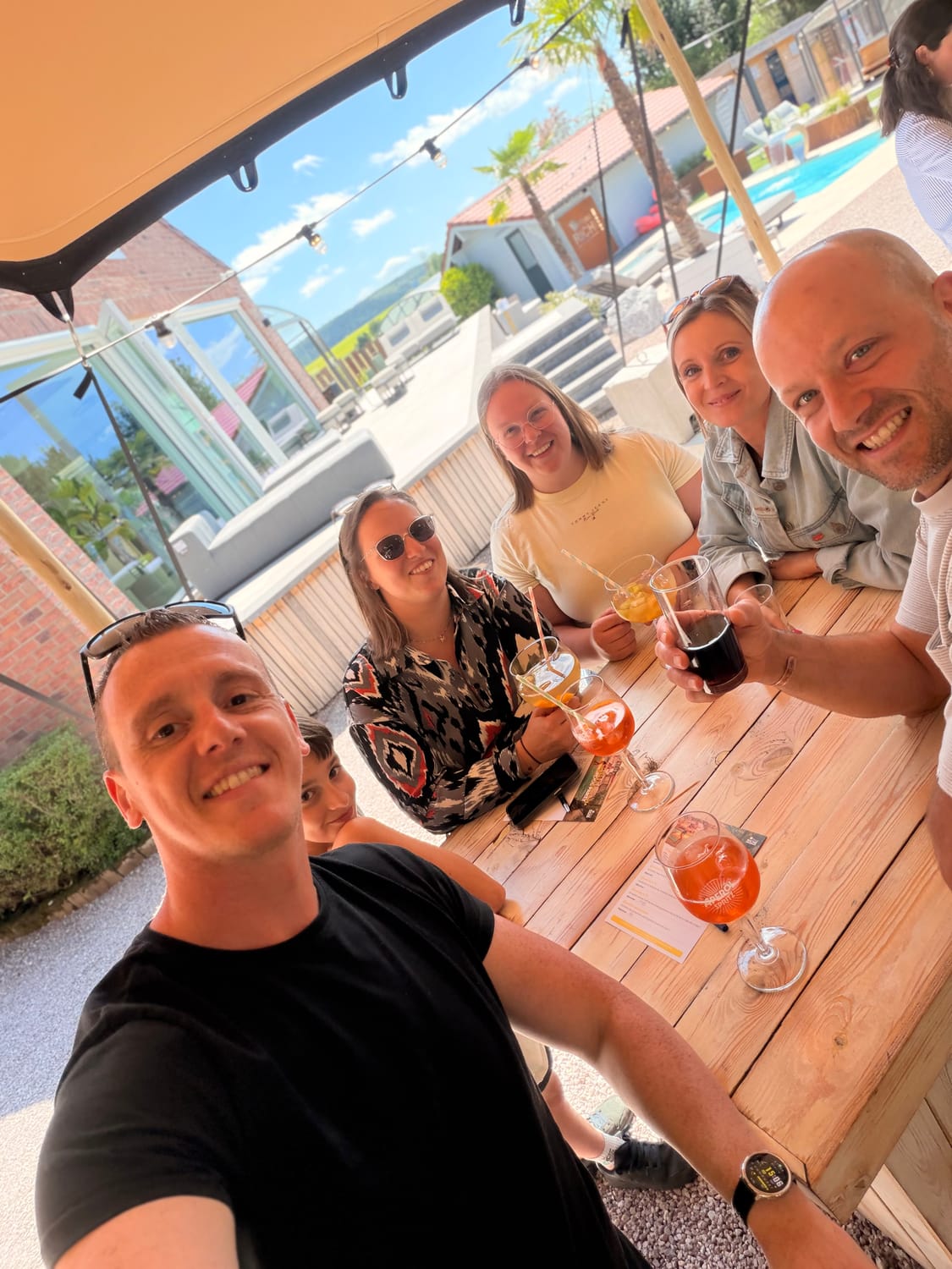 Groupe souriant lors d'un événement