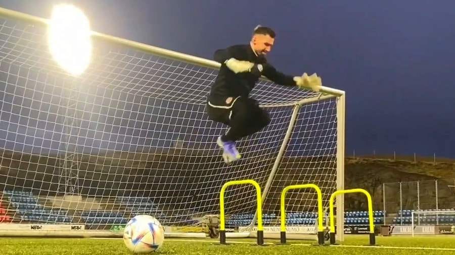 Kristian training in goal