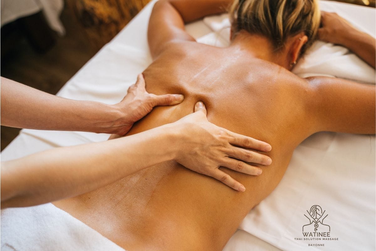Massage thaï à Bayonne – Acupression et méridiens pour réduire l’inconfort lié à la sciatique et à l’hernie discale