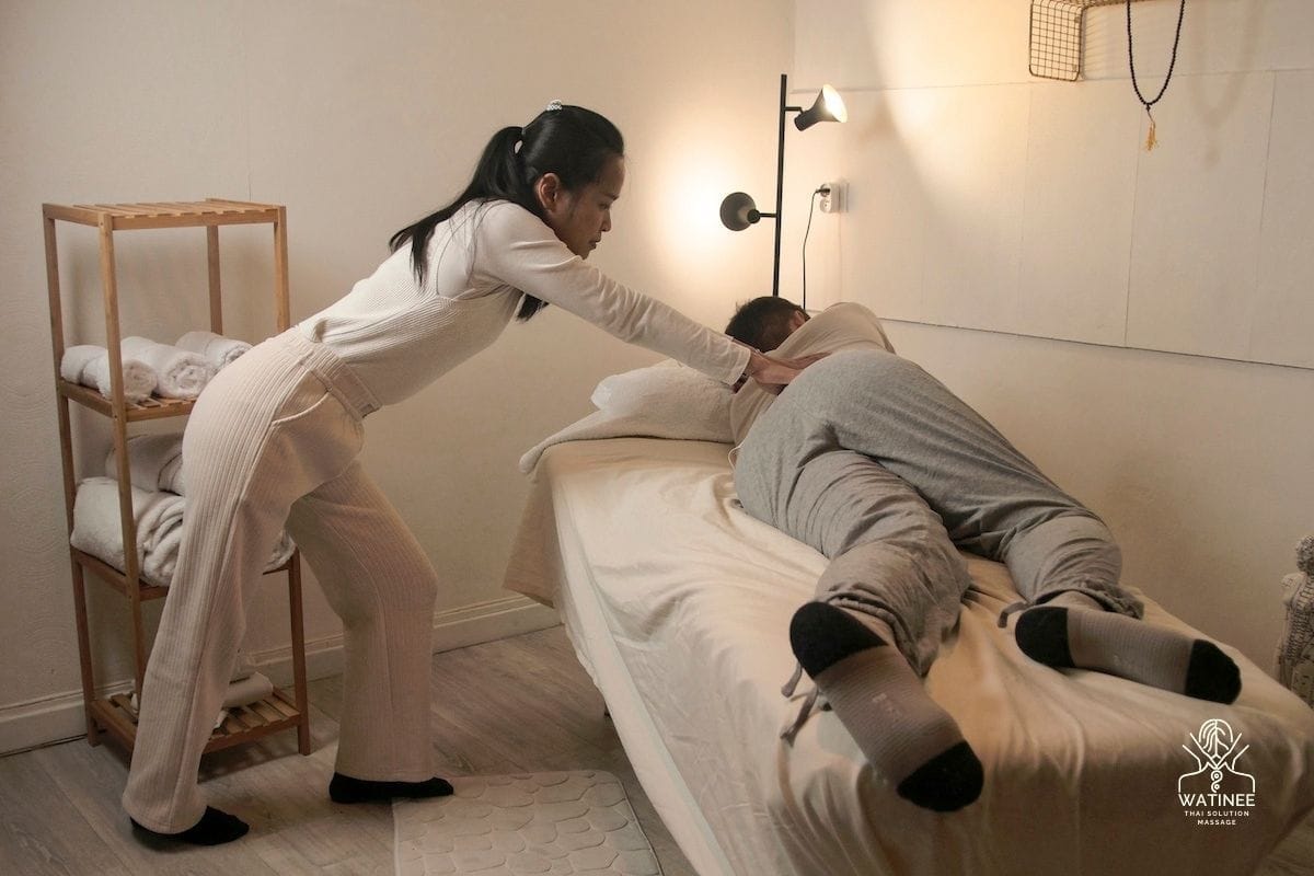 Massage Bayonne – Technique de massage des tendons et libération des fascias pour détendre la colonne vertébrale