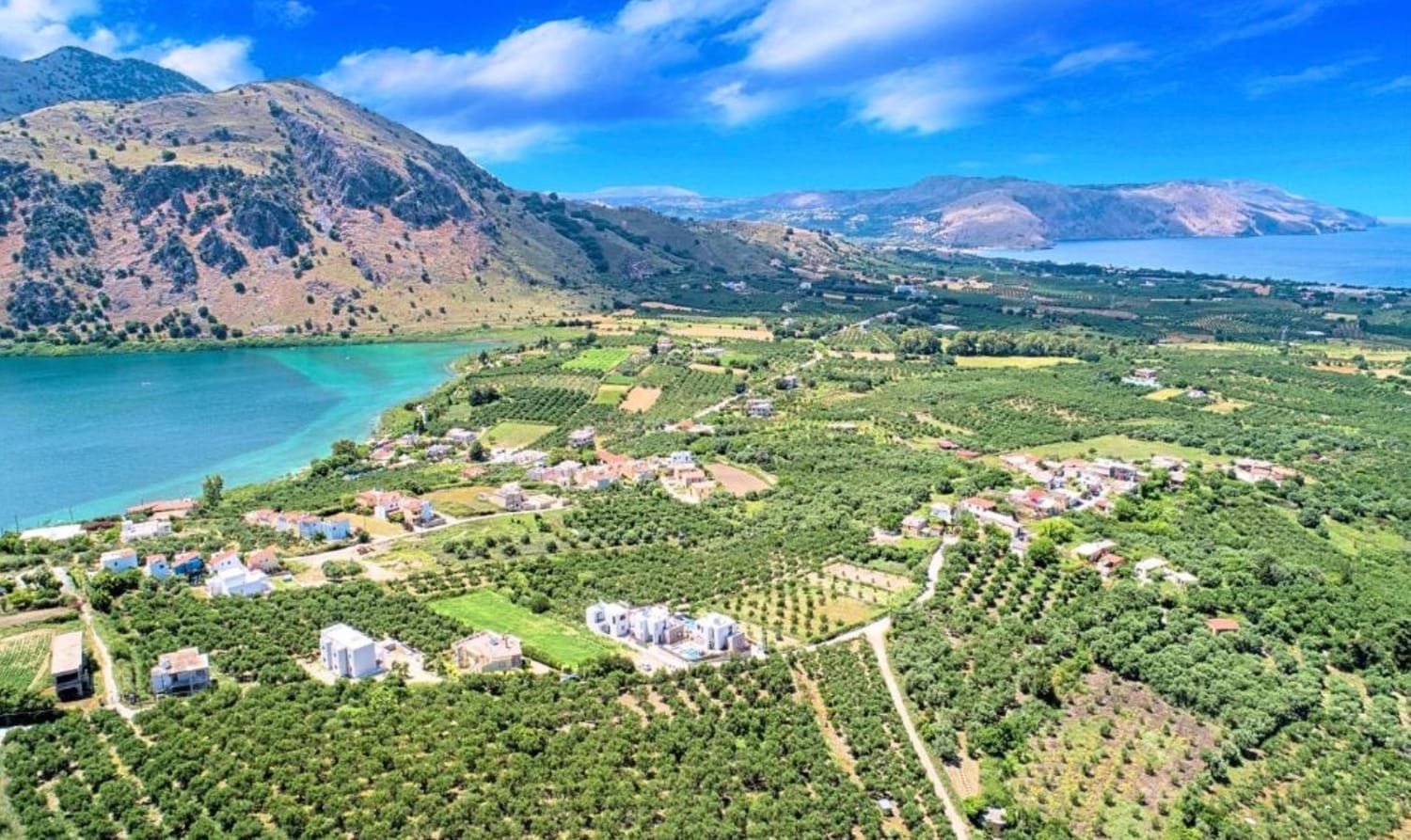 salon du chalet avec cheminée