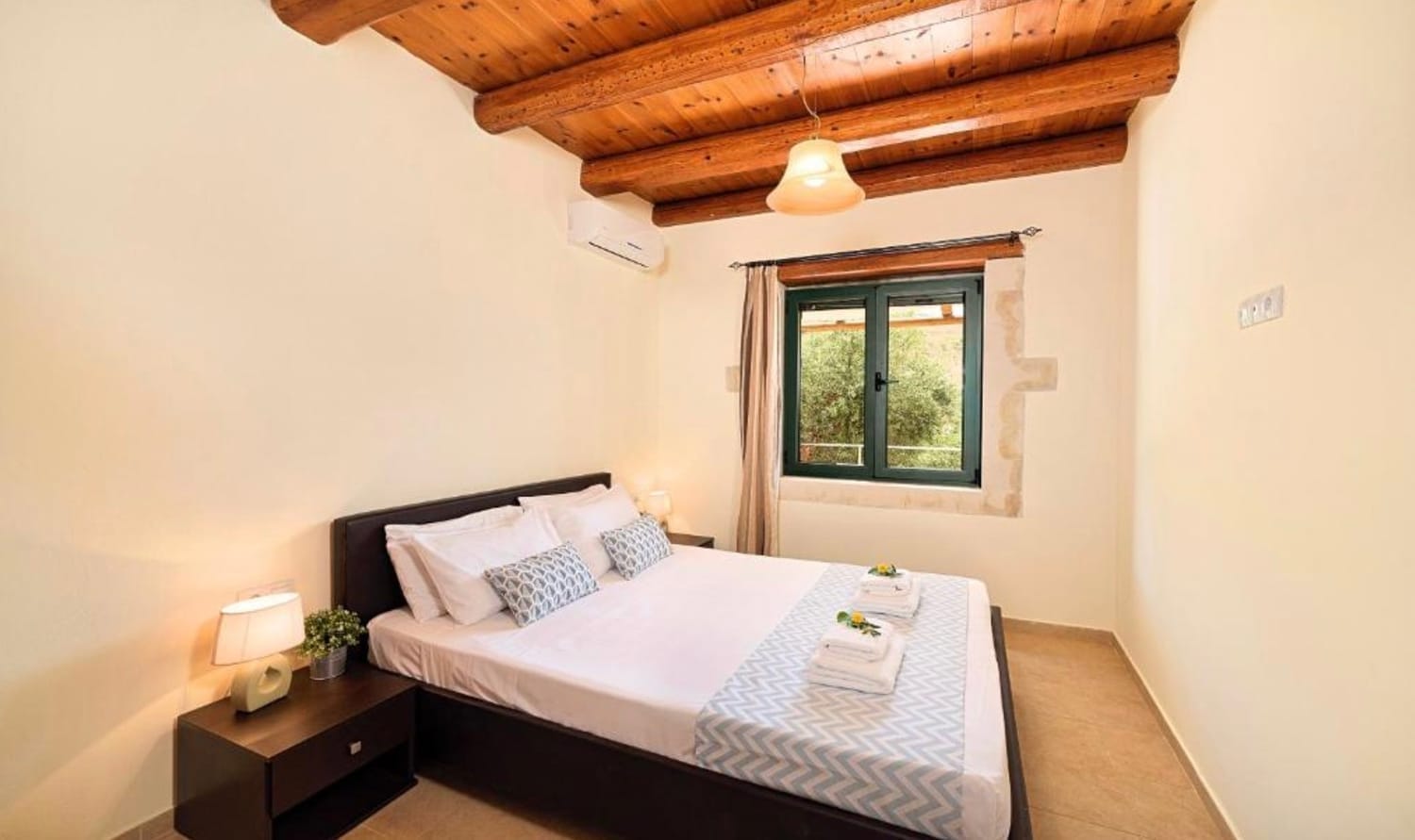 terrasse du chalet avec vue sur la montagne