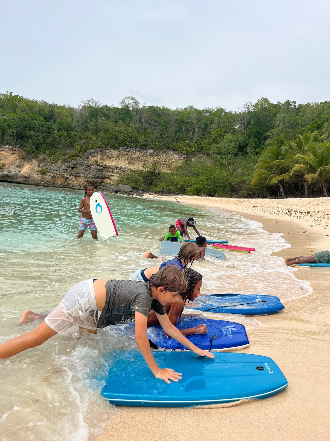 Animateur Aventura Guadeloupe au bord de la plage
