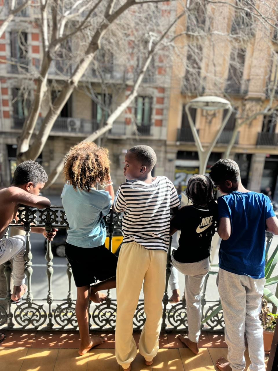 groupe d'enfants lors d'une sortie à l'aquarium