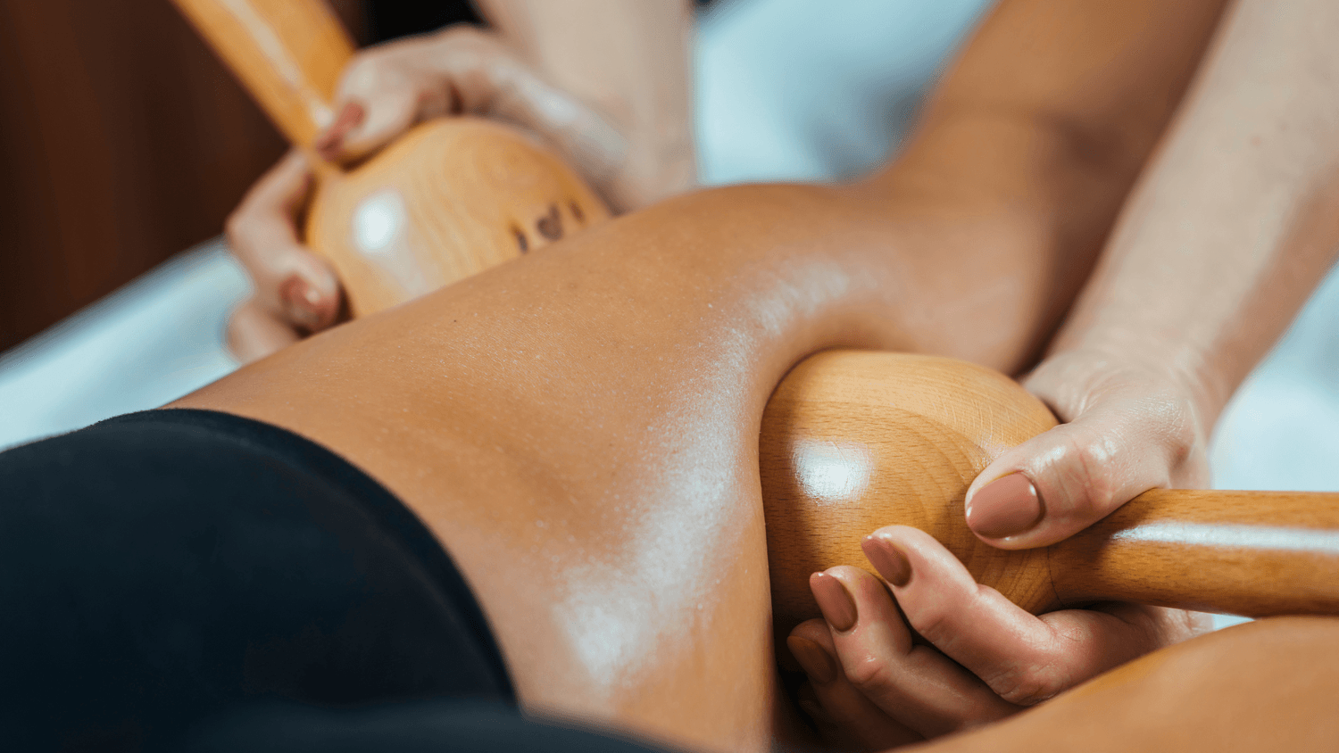massage madérothérapie de la cuisse avec champignon en bois 