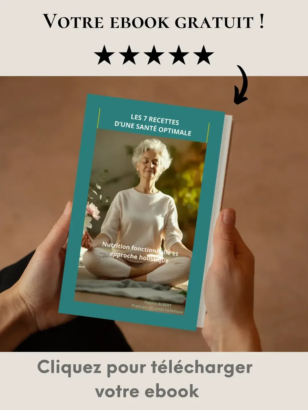 livre présenté dans les mains
