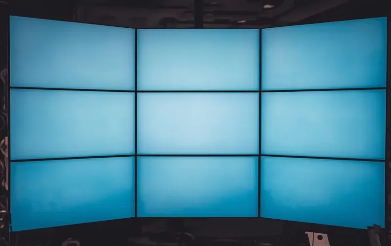 live stream broadcast phone multiple screens