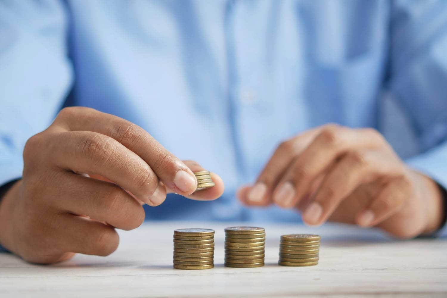 Entrepreneur turning a side hustle into steady government contracting income