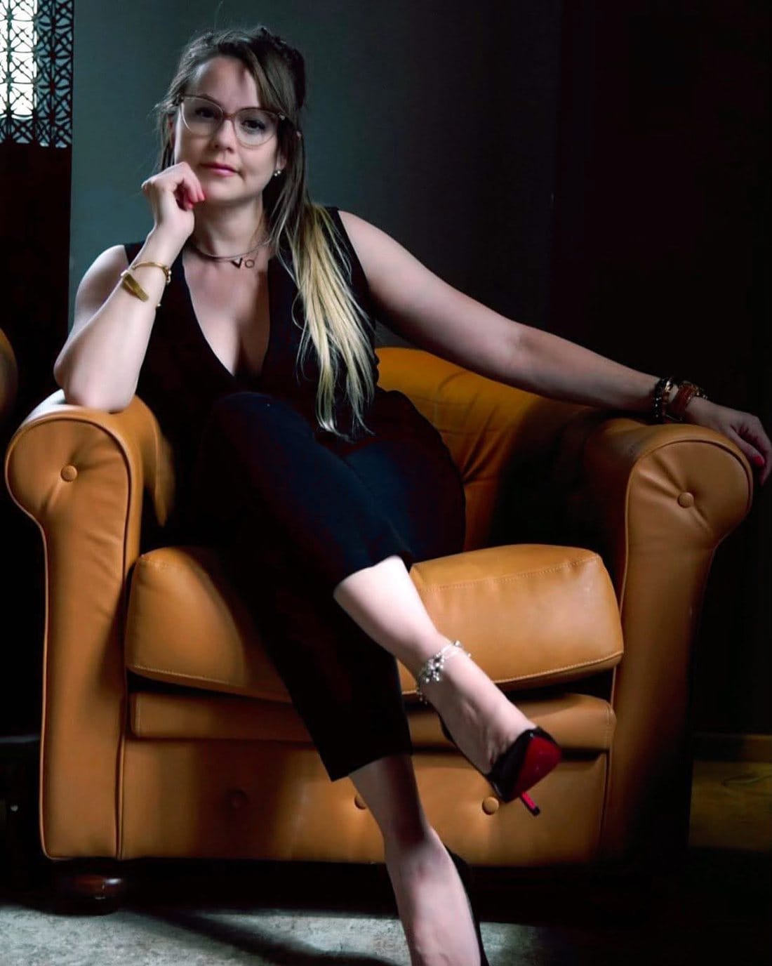 Marie Soi dans un fauteuil