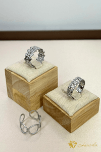 Trio de bagues en acier inoxydable couleur argent – motif maille, zirconium et forme ovale. Bijoux élégants et durables pour femme.
