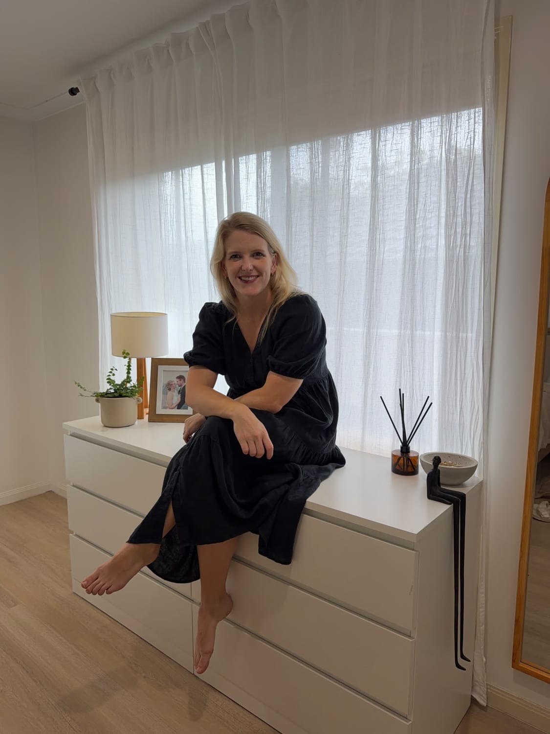 Jess Homer, The Organised Busy Mum, sitting on her dresser