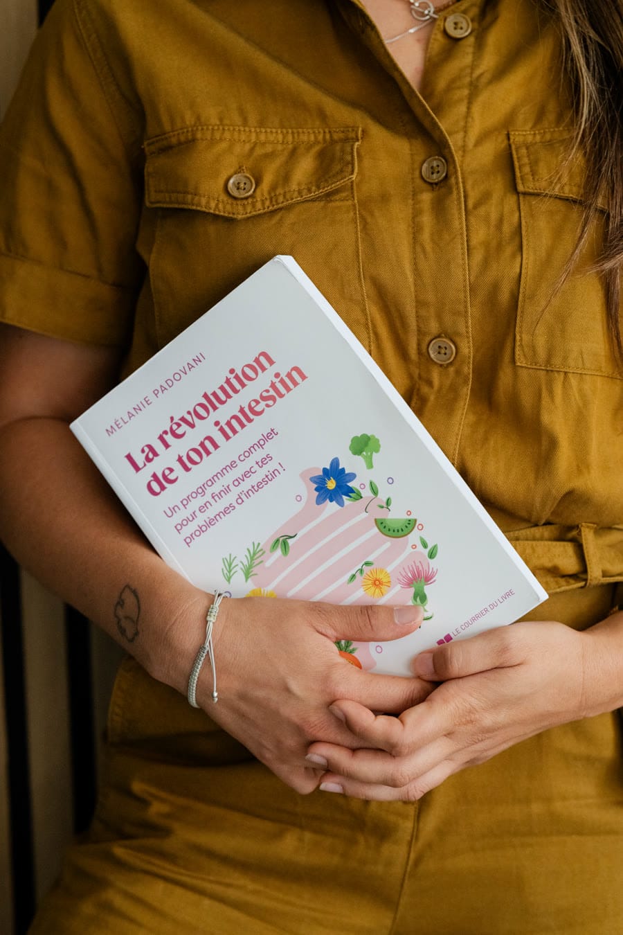 Mélanie Padovani avec son livre La révolution de ton intestin