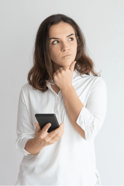 "Jeune femme en train de s'interroger"