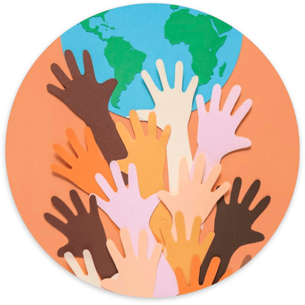 alt="vignette représentant des mains de plusieurs ethnies soutenant la planète Terre, pour symboliser l'engagement et la solidarité"