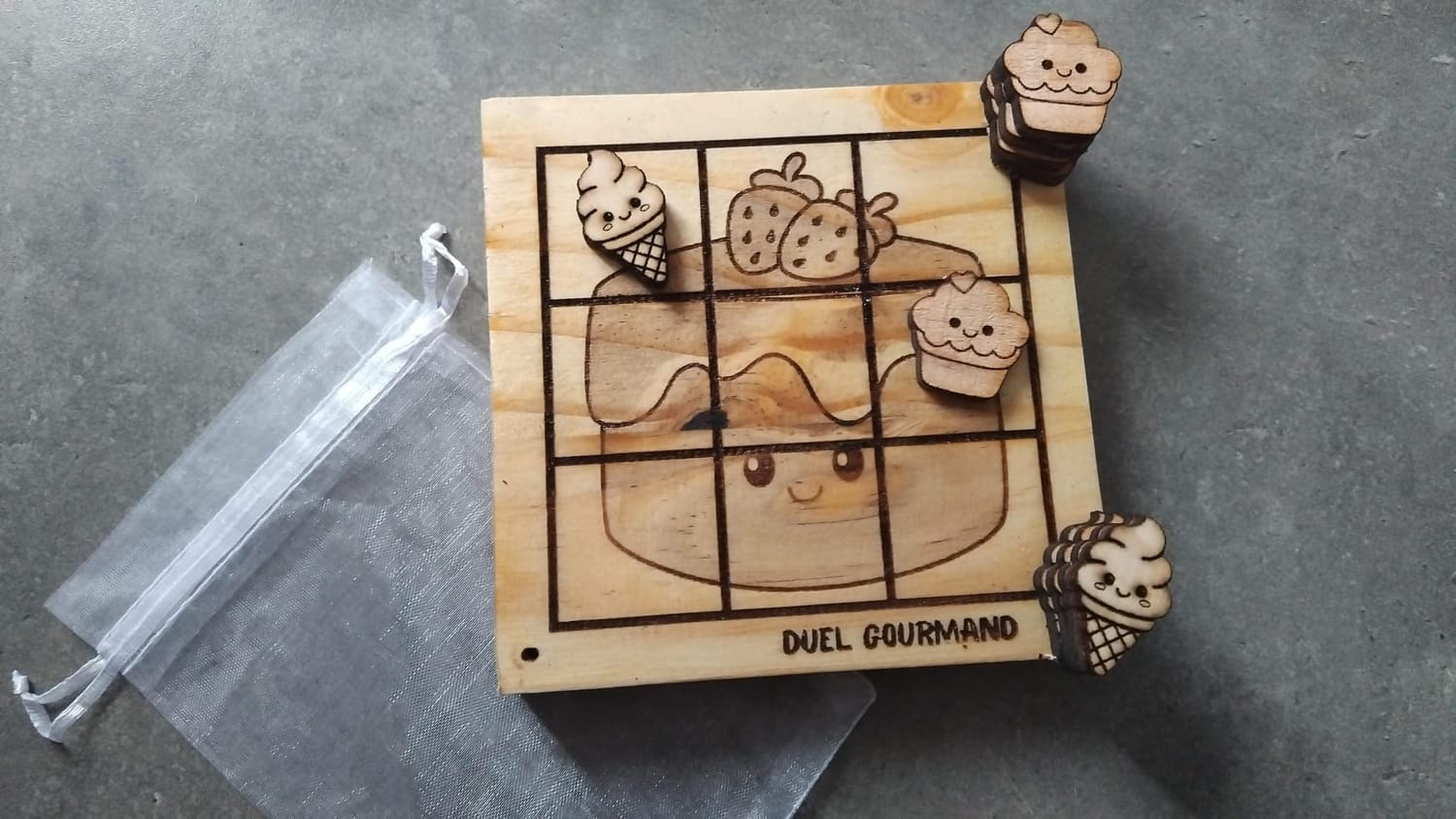 cofret bois jeu de carte personnalisée a la demande par www.ateliersublime.fr