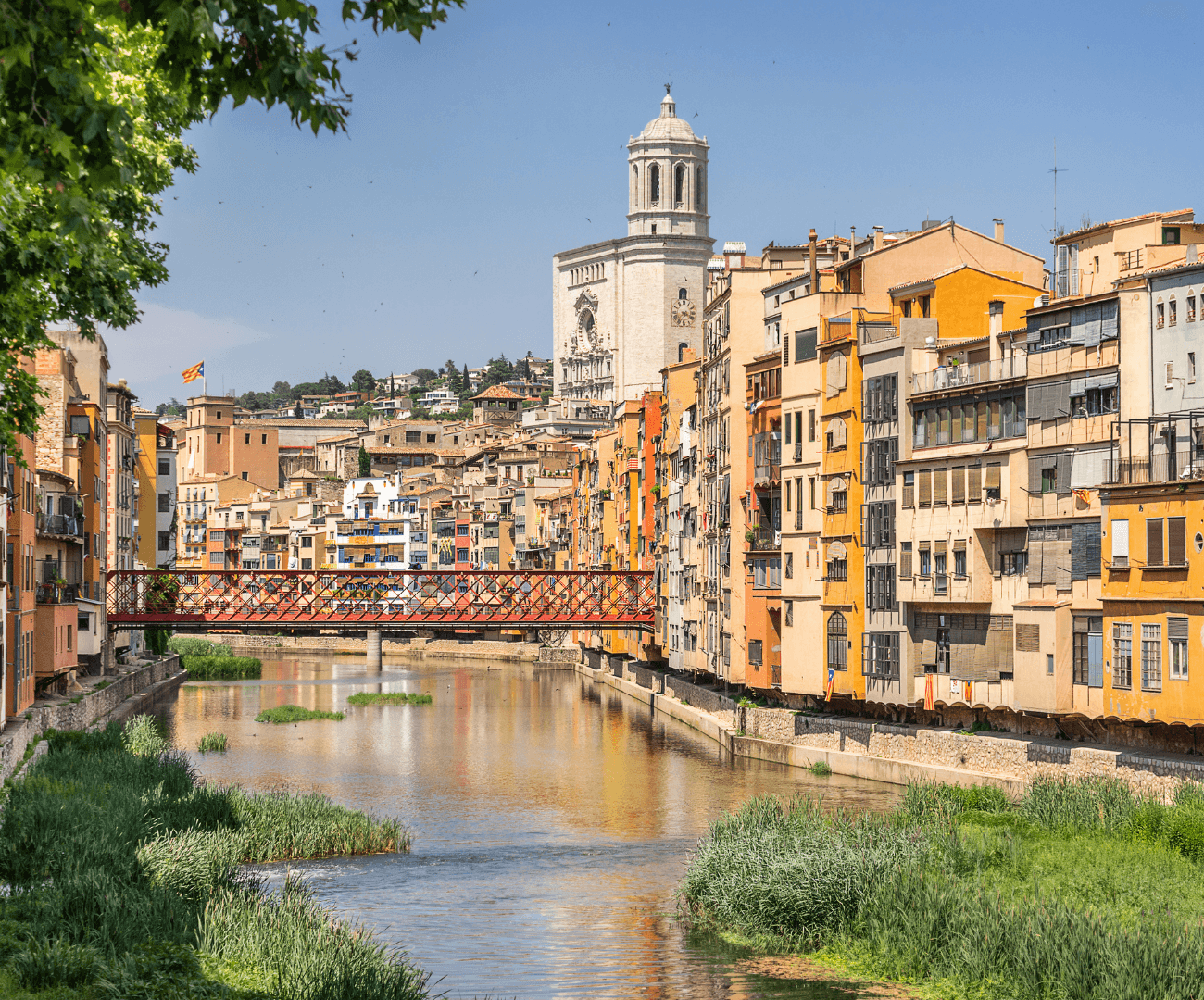 Casas medievales en Girona España cerca del Rio Onyar