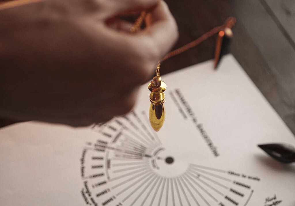 Qu'est-ce Que La Radiesthésie ? Pendule Et Baguettes (Guide 2026)