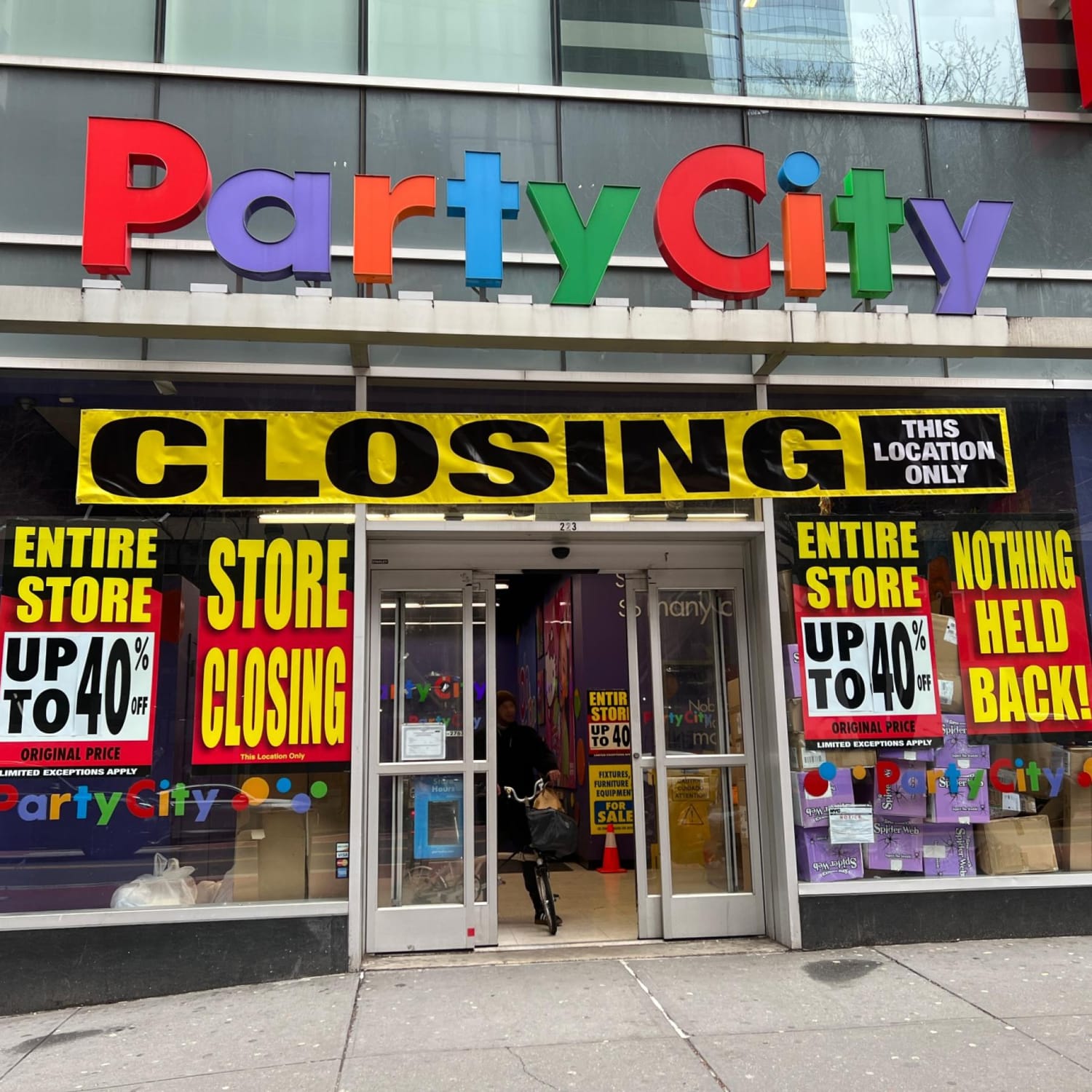 Image of US Store Party City Closing