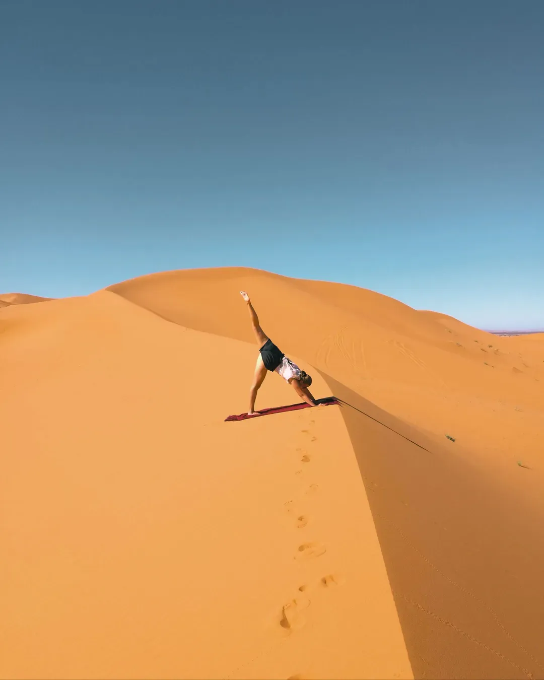 yoga-sahara-desert