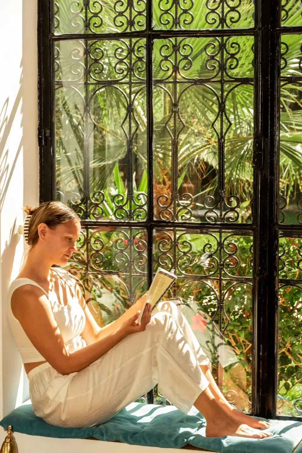 girl-reading-on-retreat