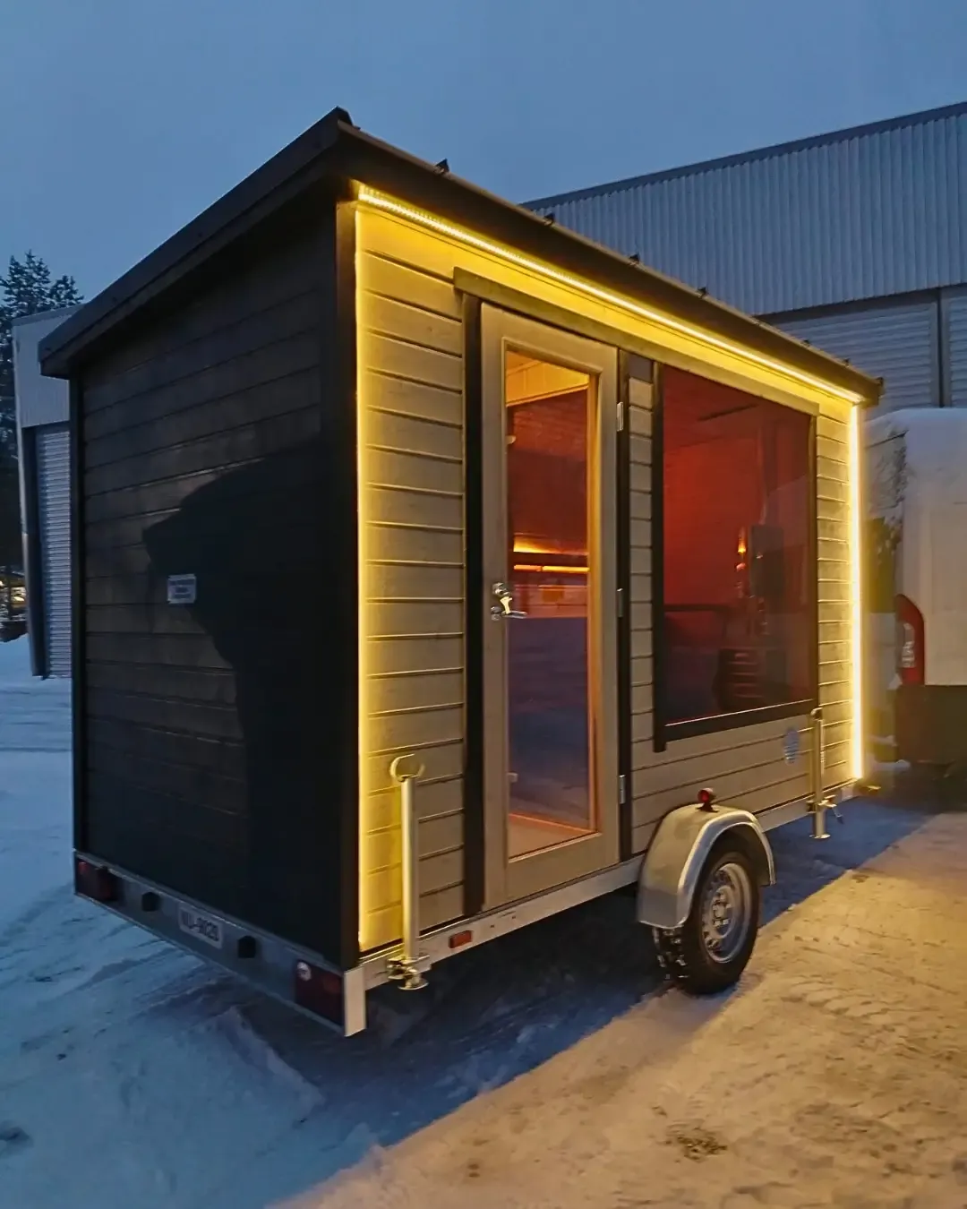 perälärrysauna panoramaikkunalla