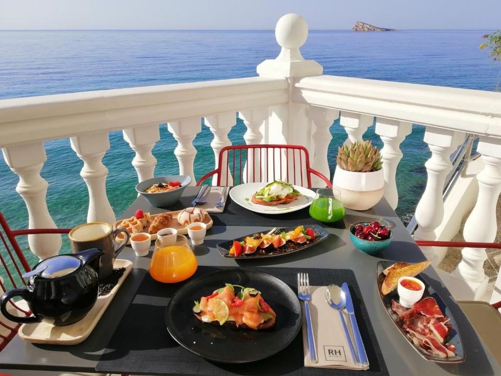 romantic-getaway-in-benidorm