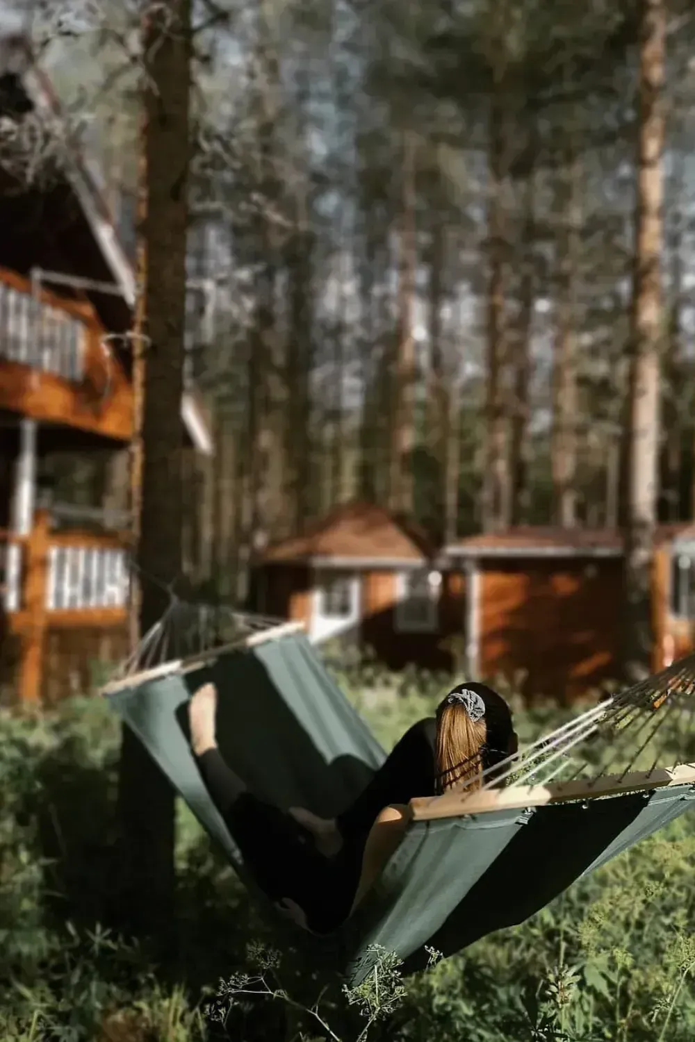 mental-health-benefits-digital-detox-girl-in-hammock