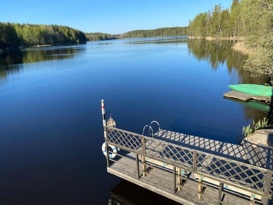 lakeside-cottaqge-finland-near-helsinki