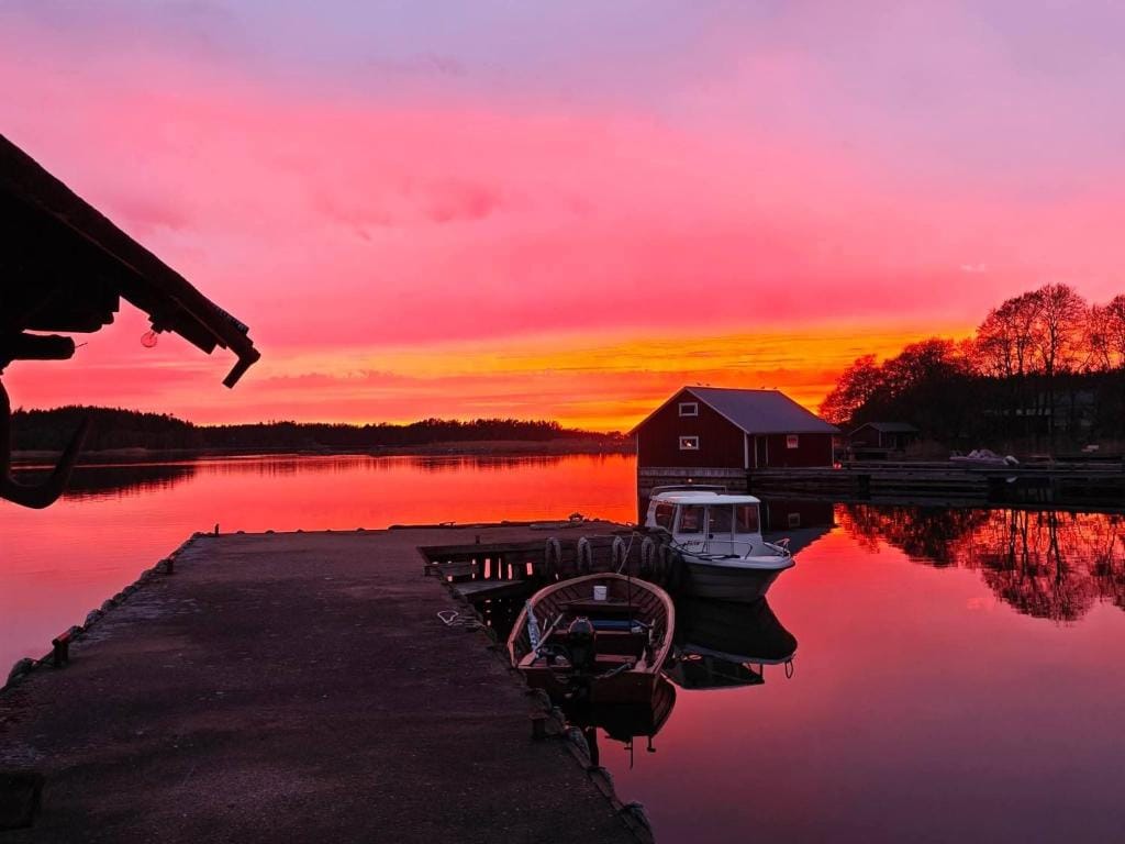 finnish-archipelago-cottage