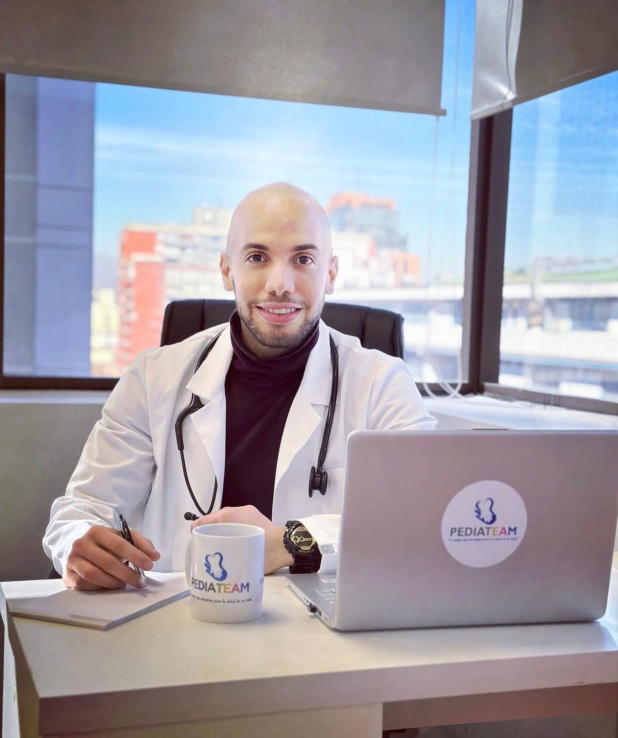 Hussein Saheli Saheli en consulta