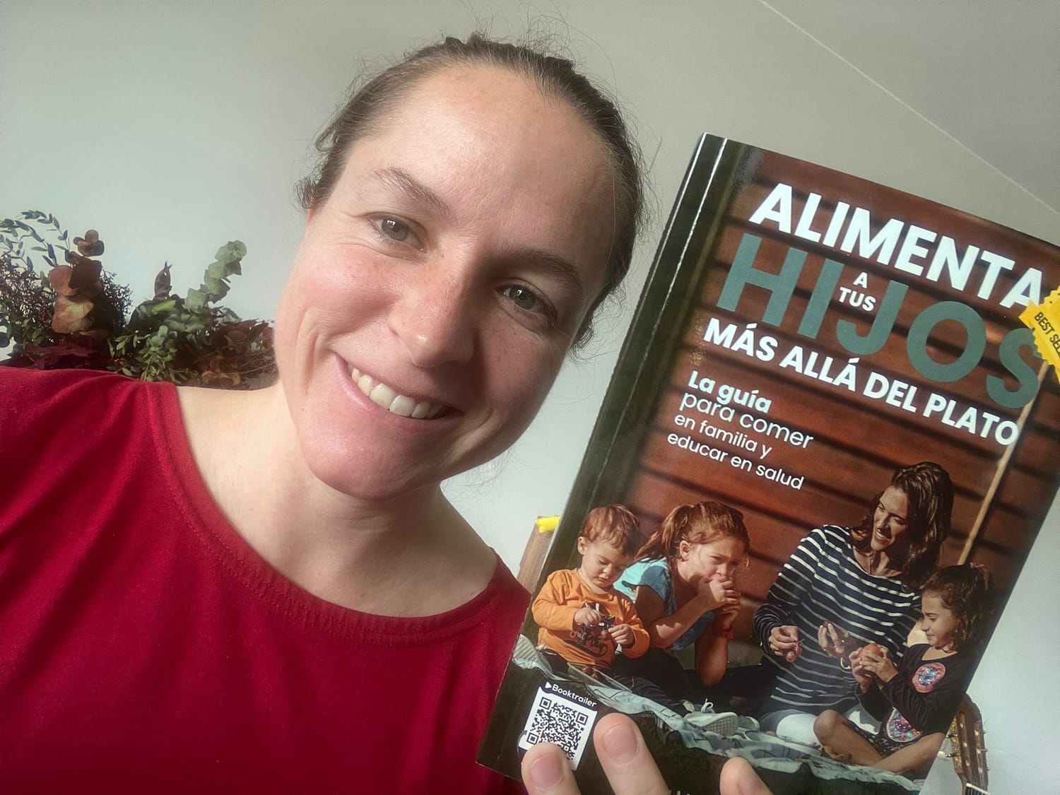 Lectora 1 con el libro Alimenta a tus hijos más allá del plato