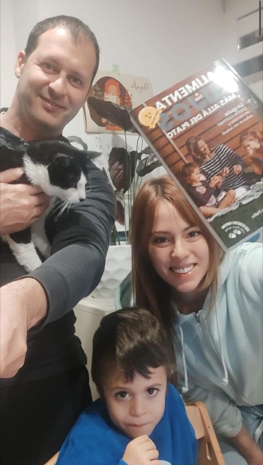 Lectora 6 con el libro Alimenta a tus hijos más allá del plato
