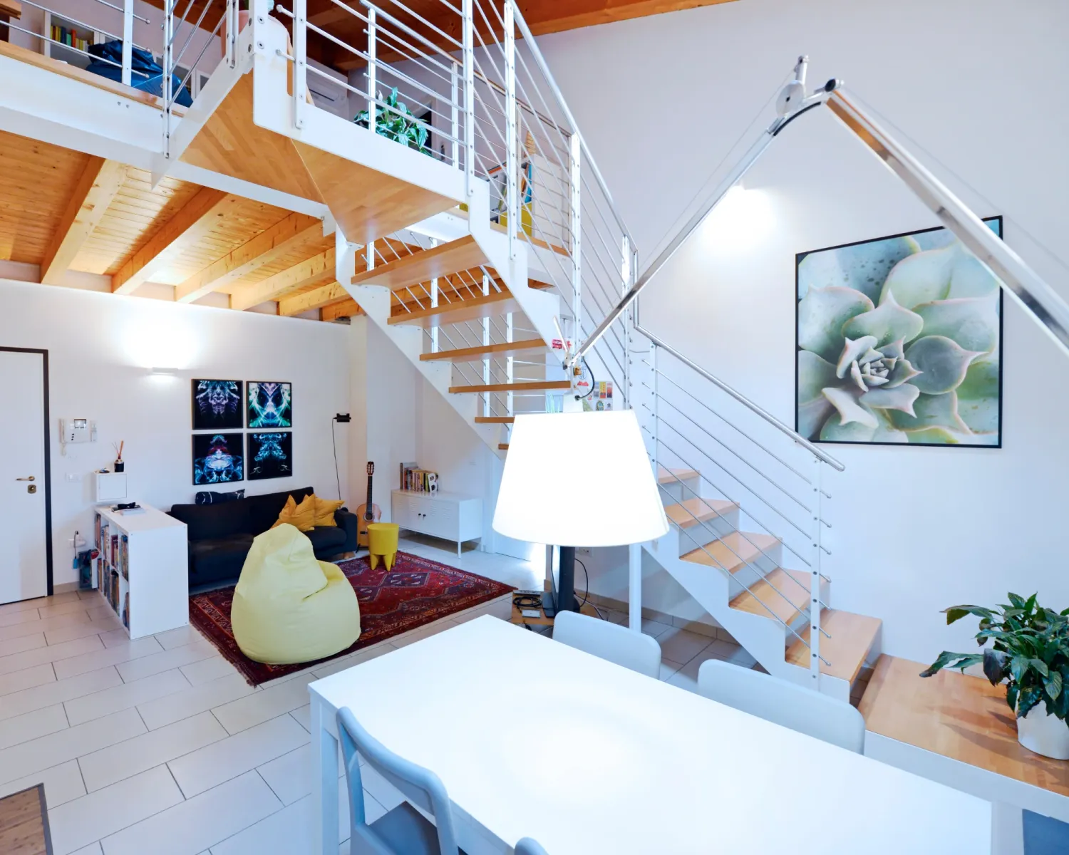 Mezzanine dans une maison