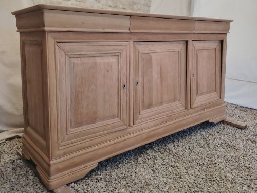 Buffet ancien en merisier après aérogommage, avec bois éclairci par atelier 1619 à Valognes