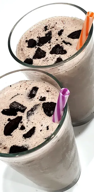 Bart Smith's Cookies & Cream Ice Cream Shake With Chocolate Syrup & Crushed Oreo Wafers