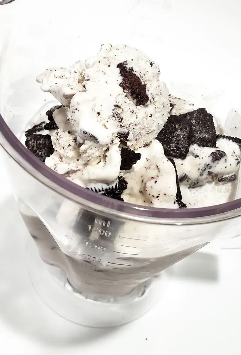 Bart Smith's Cookies & Cream Ice Cream Shake With Chocolate Syrup & Crushed Oreo Wafers