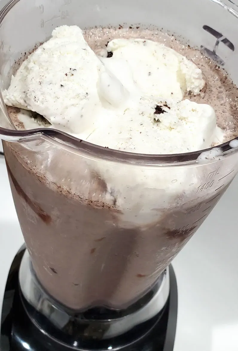 Bart Smith's Cookies & Cream Ice Cream Shake With Chocolate Syrup & Crushed Oreo Wafers