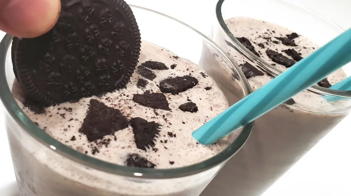 Bart Smith's Cookies & Cream Ice Cream Shake With Chocolate Syrup & Crushed Oreo Wafers